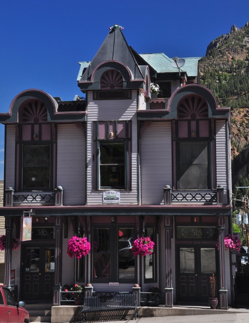 B&B